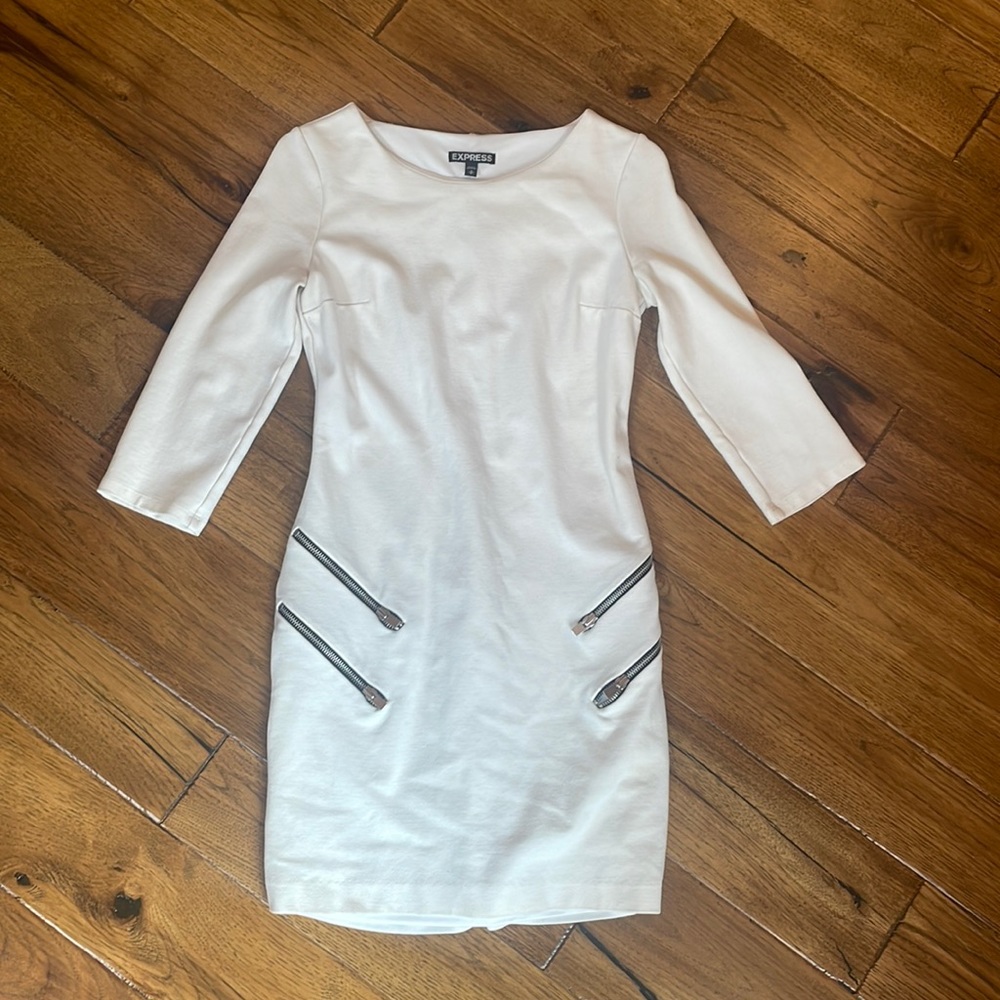 Fitted white dress with zipper details